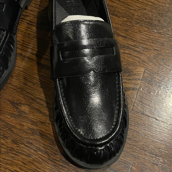 Zara Shiny Black Leather Loafers - Picture 5 of 5
